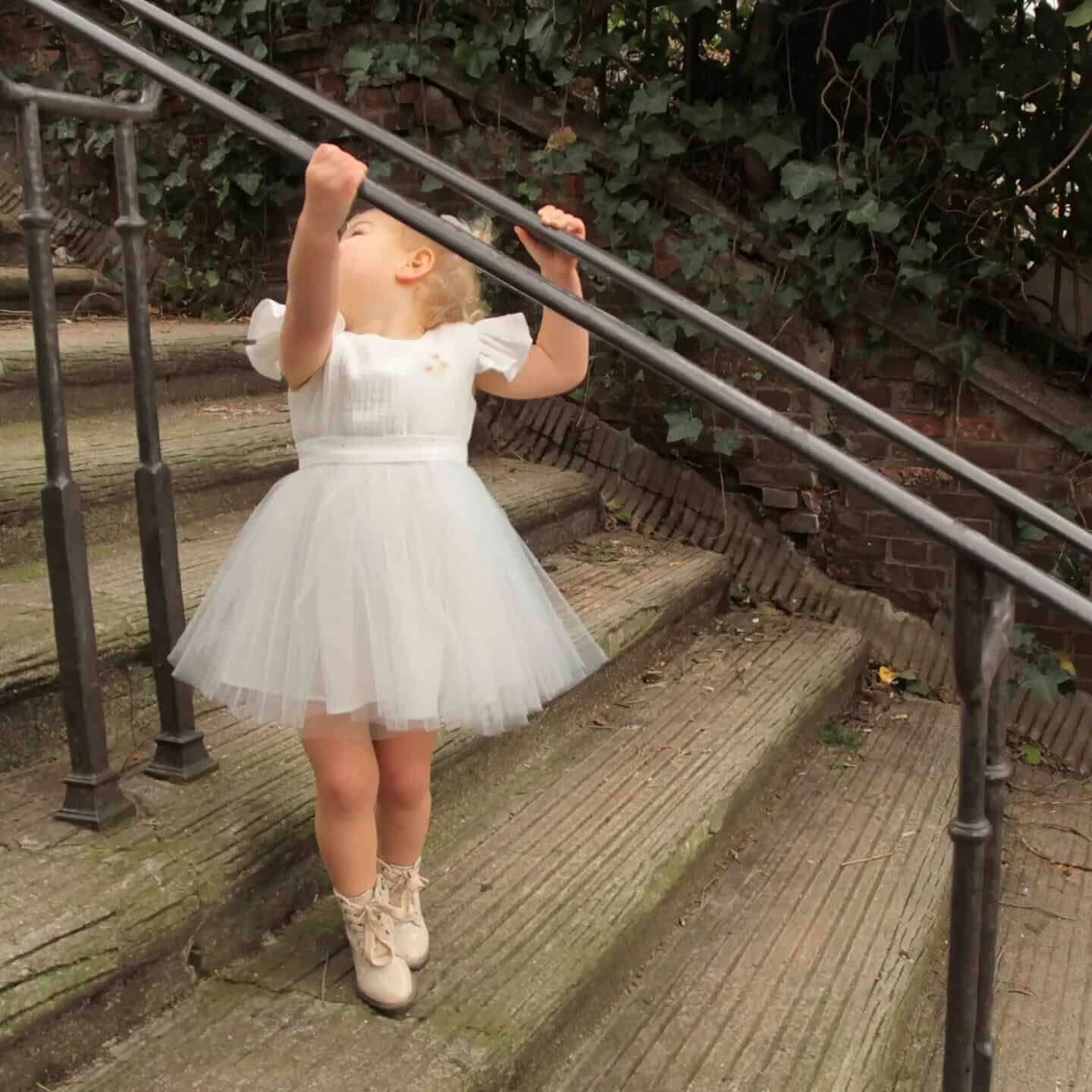 Accueil fille robe cortège